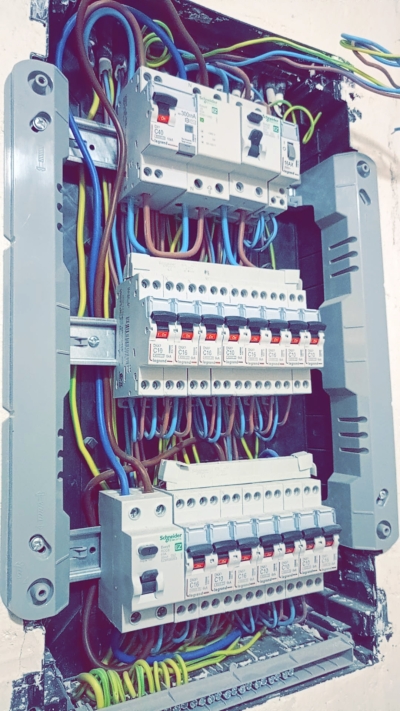 خدمات الكهرباء ⚡