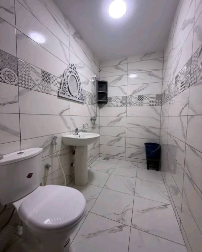 عامل تغطية الاراضي والجدران 